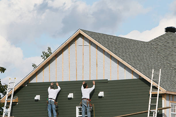 Professional Wood Siding technician working in Bushnell, IL